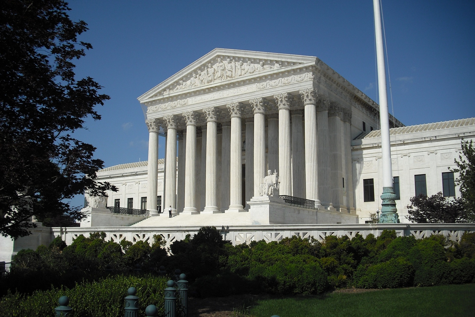 Exterior photo of the United States Supreme Court